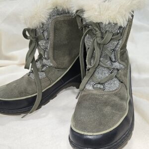 Women's Green Winter Boots